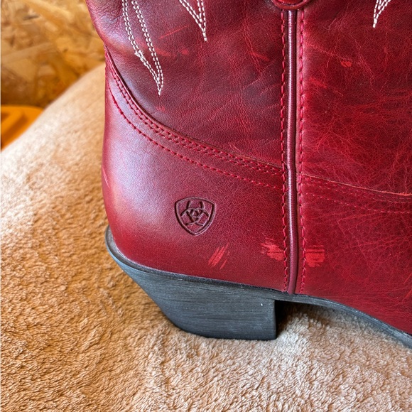 ARIAT DARLIN ROSY RED BOOTS - ROUND TOE 
SIZE 11 B - Picture 8 of 13